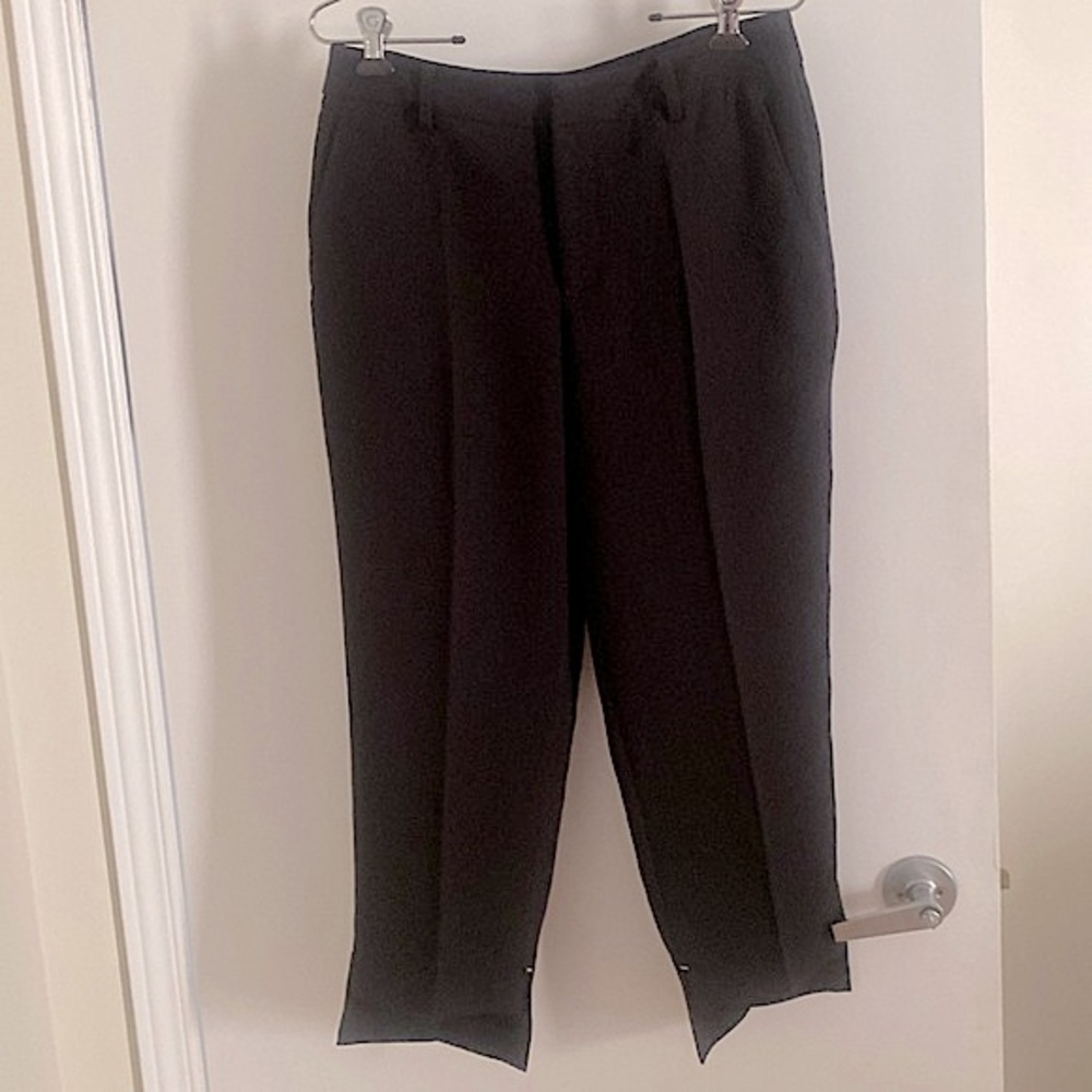 BROADCAST, Black Capri pants. Size 6